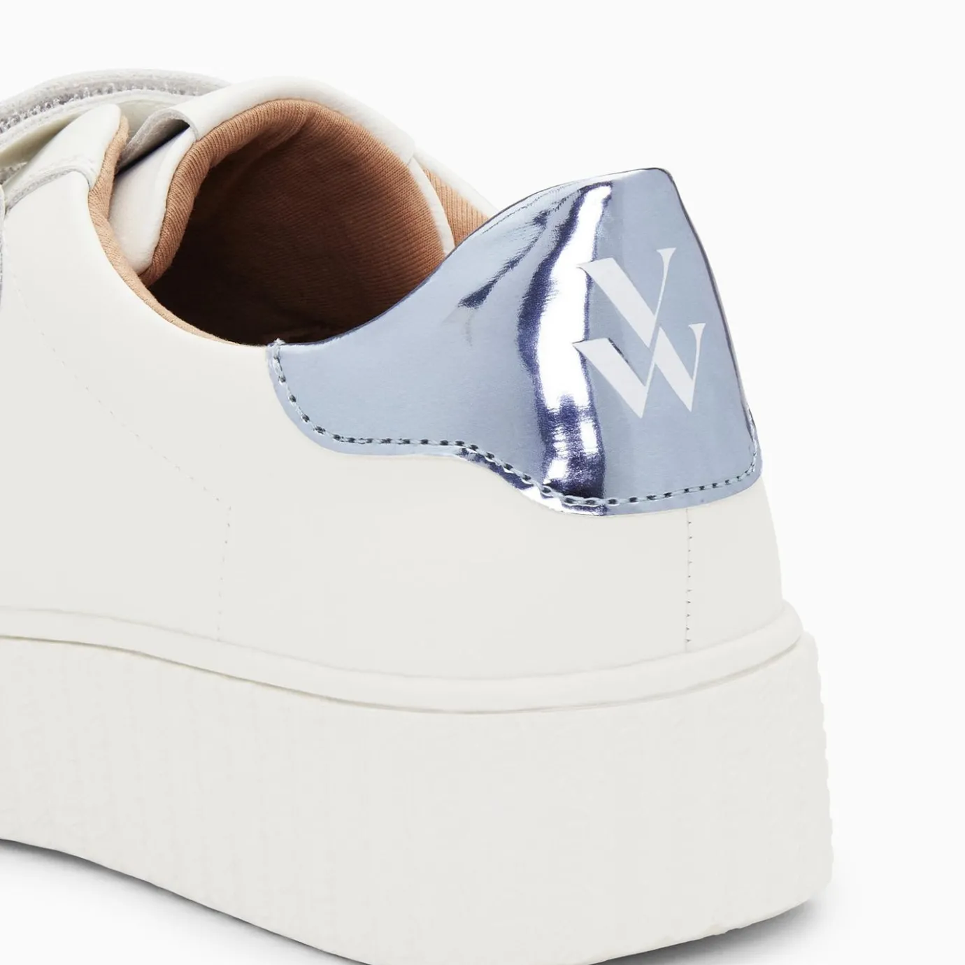 Vanessa Wu Sneakers | Baskets Eclair Willow Blanc Et Bleu Effet Miroir A Scratchs