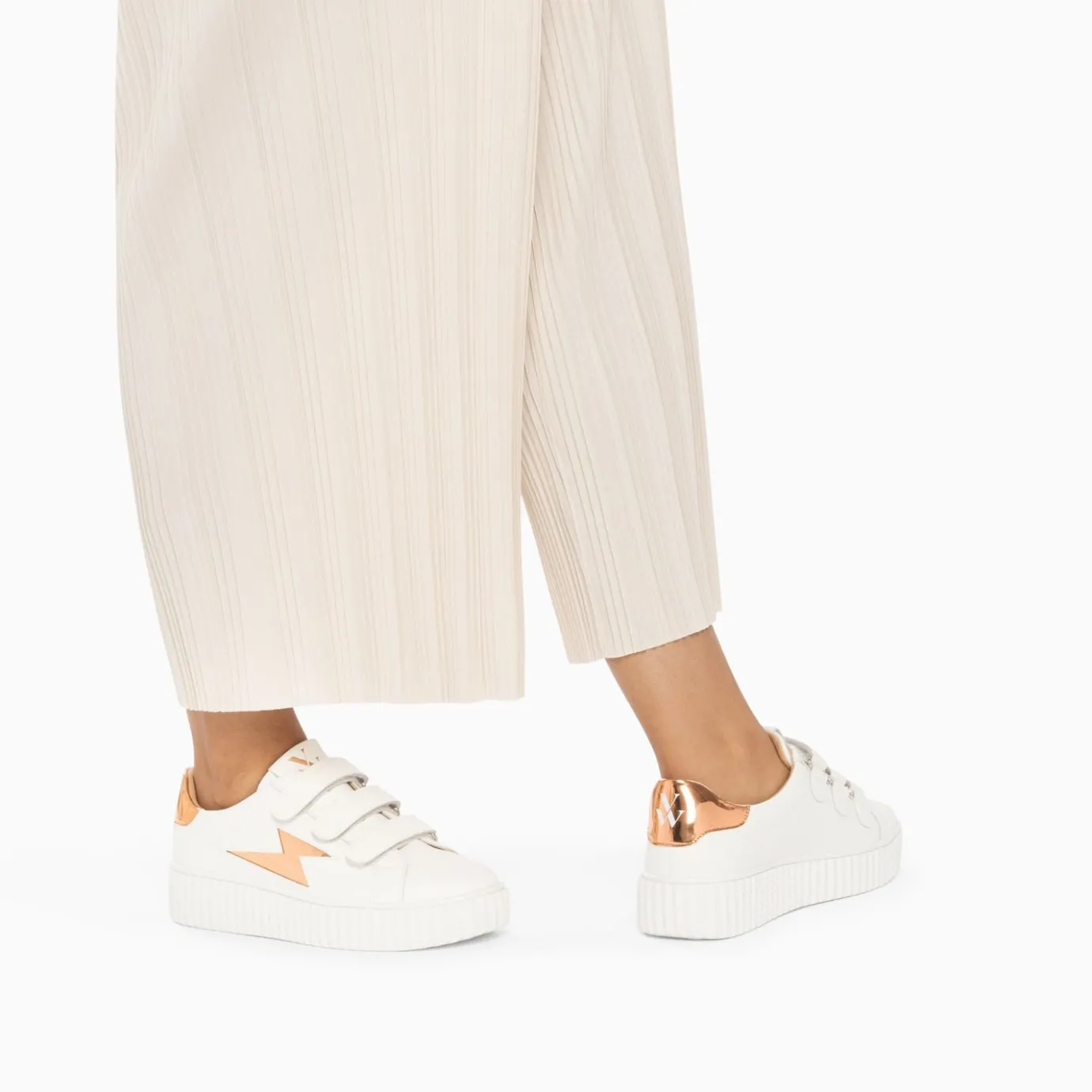 Vanessa Wu Sneakers | Baskets Eclair Willow Blanc Et Bronze Effet Miroir A Scratchs