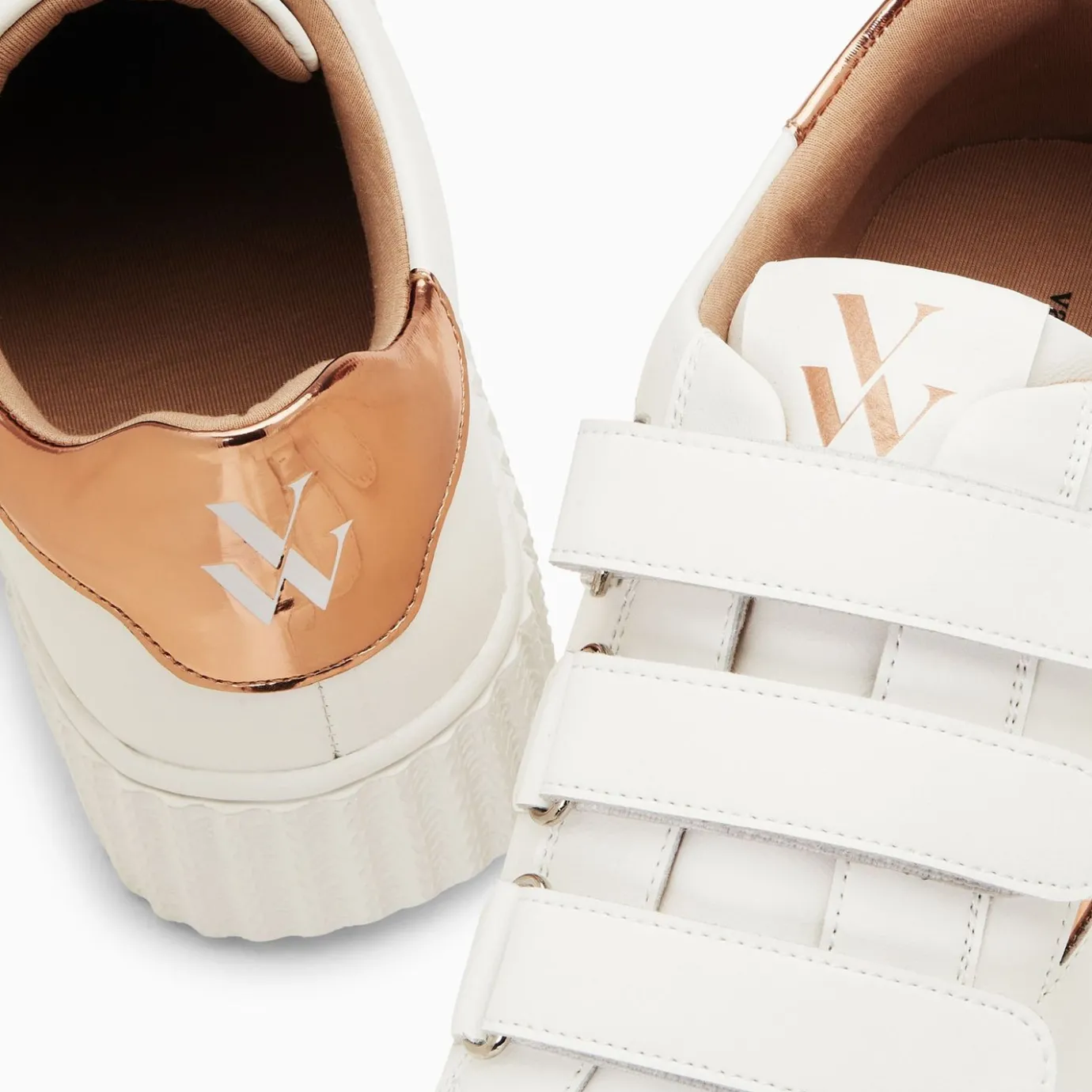 Vanessa Wu Sneakers | Baskets Eclair Willow Blanc Et Bronze Effet Miroir A Scratchs