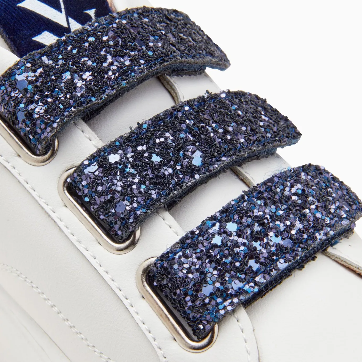 Vanessa Wu Sneakers | Baskets Monica Blanc Et Bleu Marine A Scratchs Glitter Et Plateforme