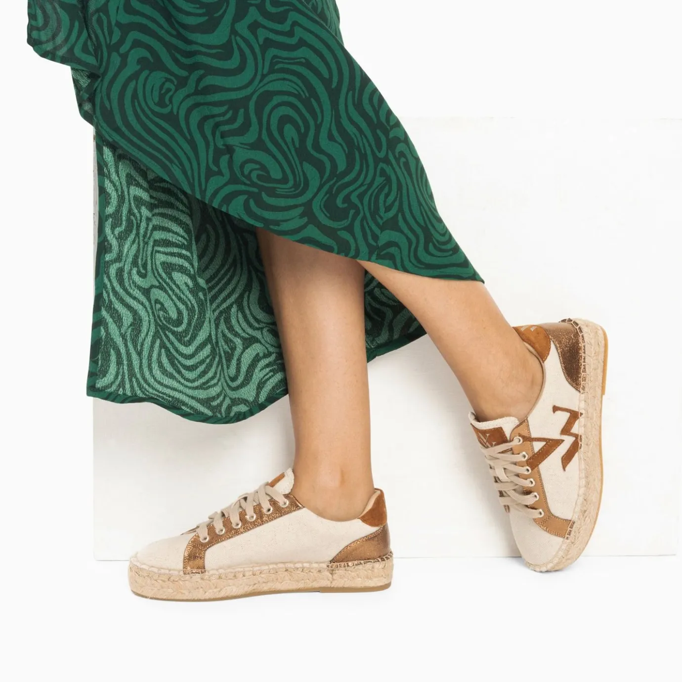 Vanessa Wu Sneakers | Baskets Monogramme Aurore Cafe Et Bronze A Semelle Espadrille