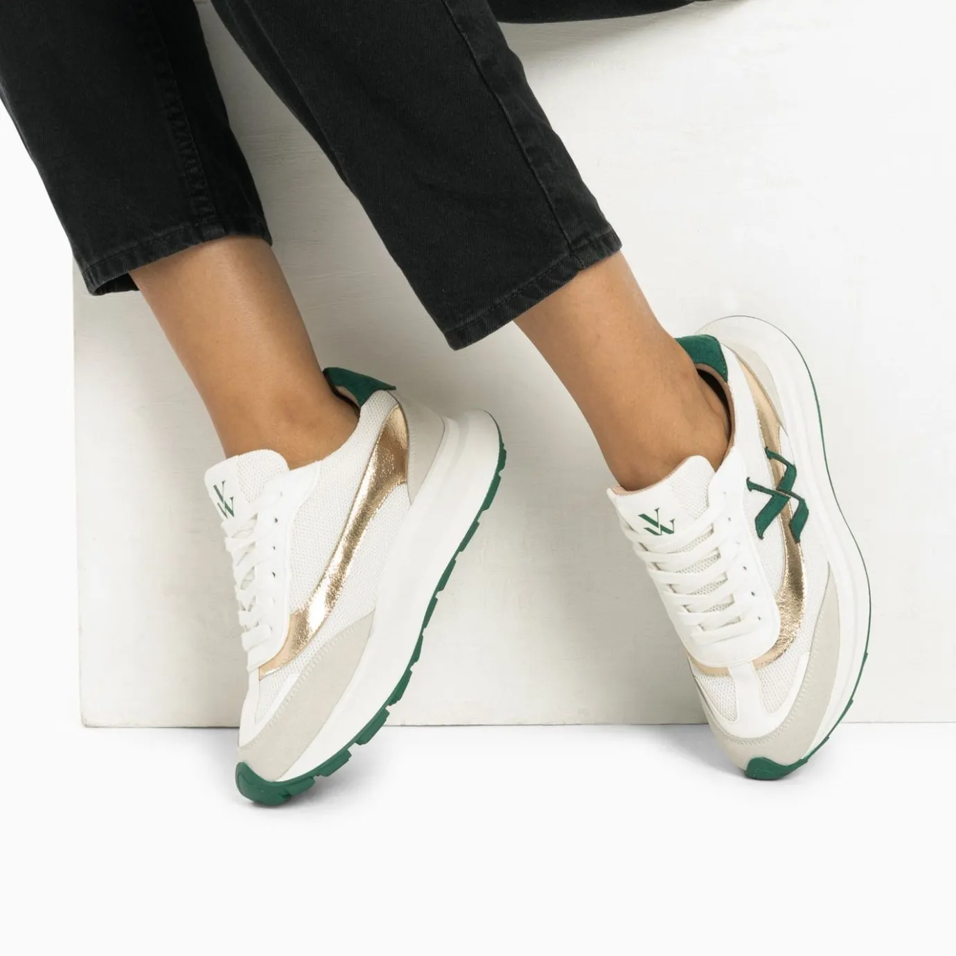 Vanessa Wu Sneakers | Baskets Monogramme Lana Vert Et Or A Semelle Oversize