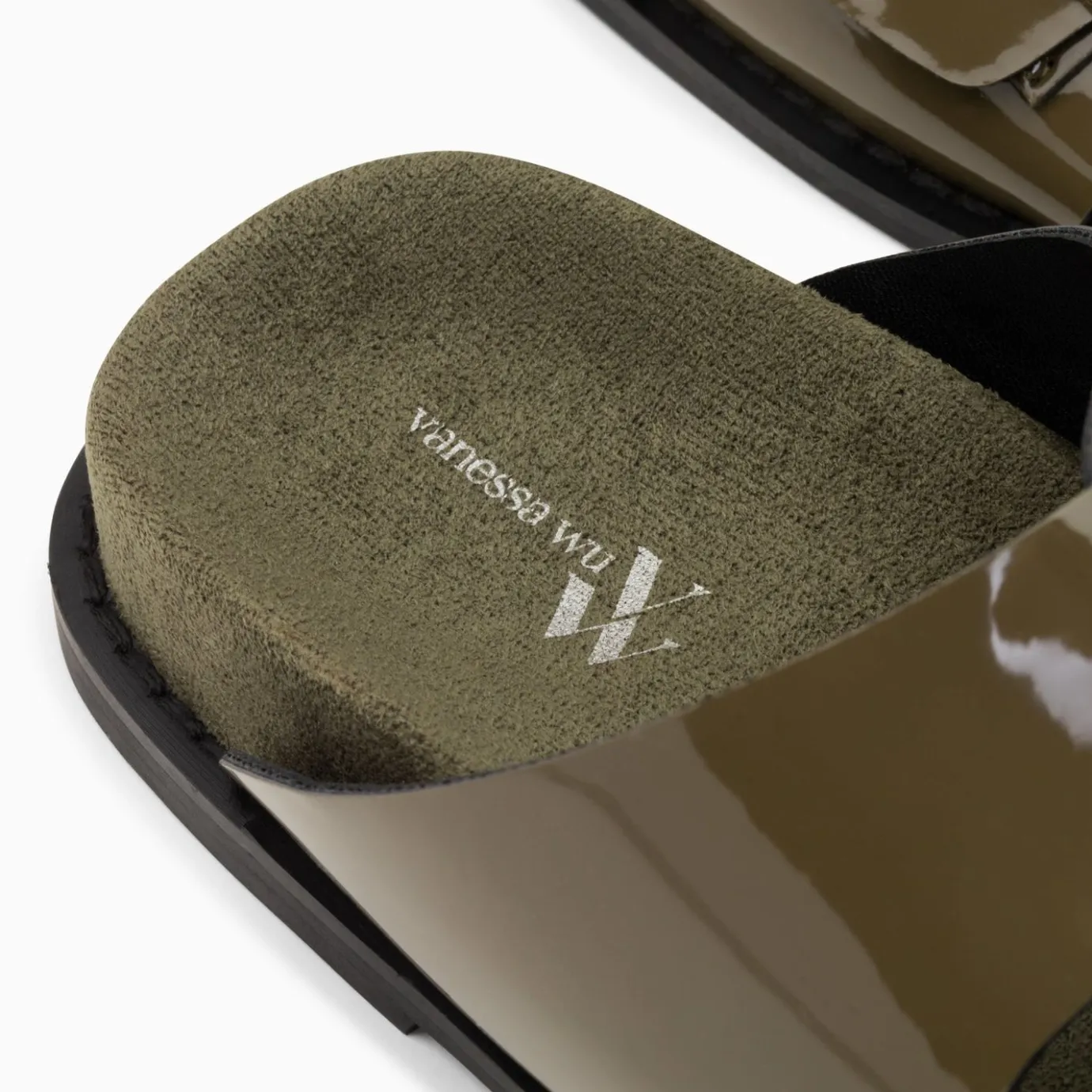Vanessa Wu Sandales Plates | Mules Plates Celia Kaki Verni A Boucles Oversize